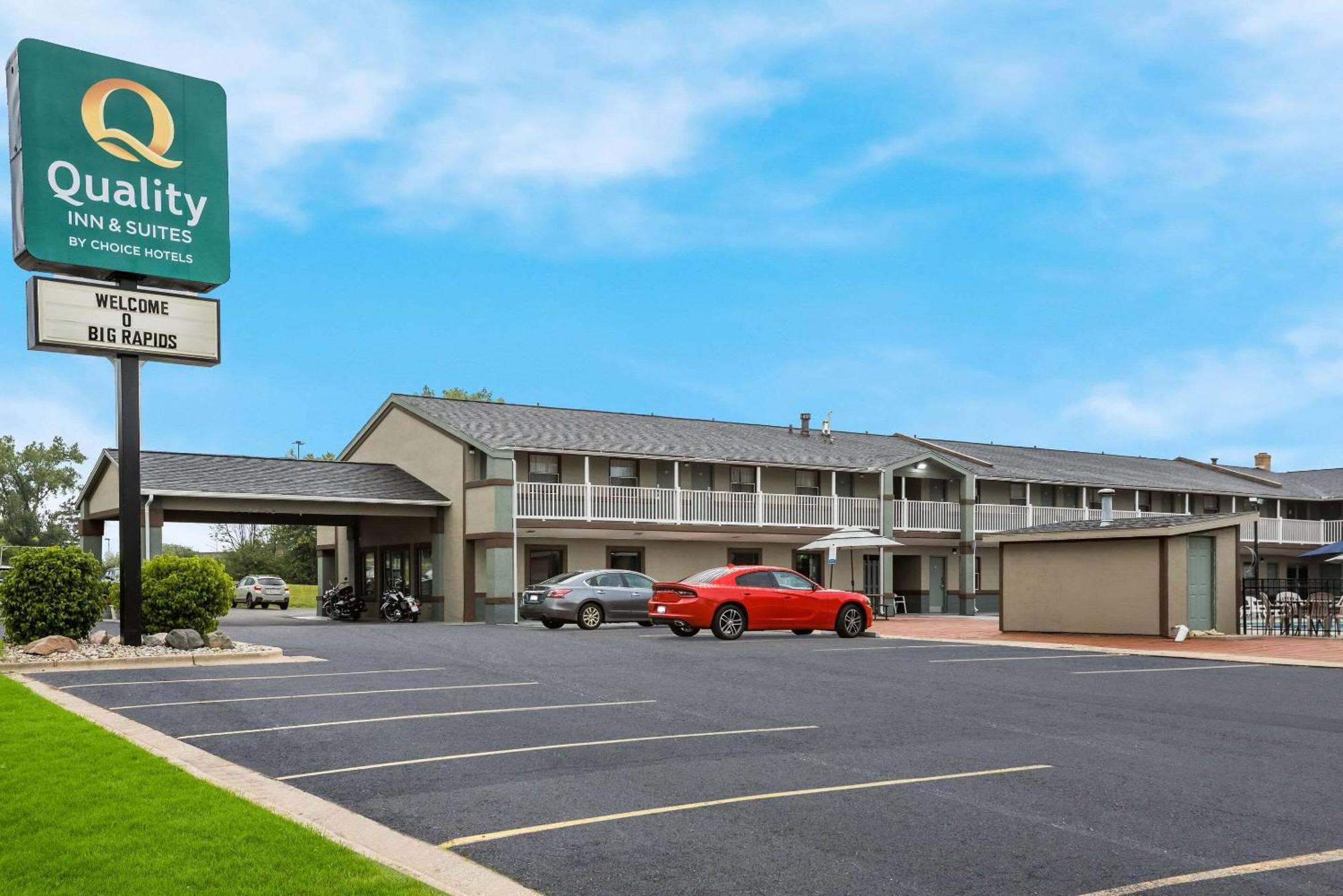 Quality Inn & Suites Big Rapids Exterior photo